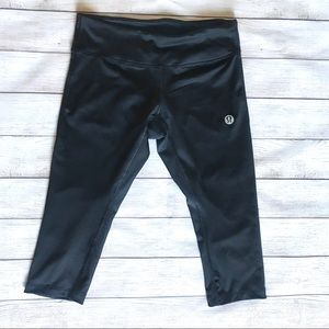 Lululemon size 4 black above knee leggings